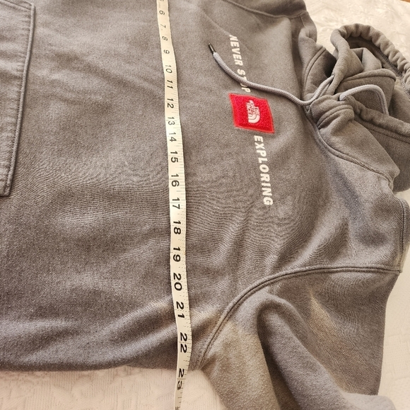 North Face Red Pullover Hoodie Size L - Picture 3 of 9